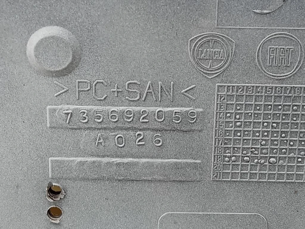 Portatarga POST 735692059 Fiat 500L 2013