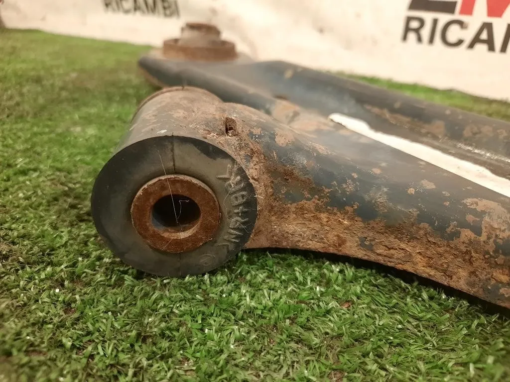 Braccio Oscillante ANT SX RACCIO OSCILLANTE SUP ANT SX Nissan Nv200 2009