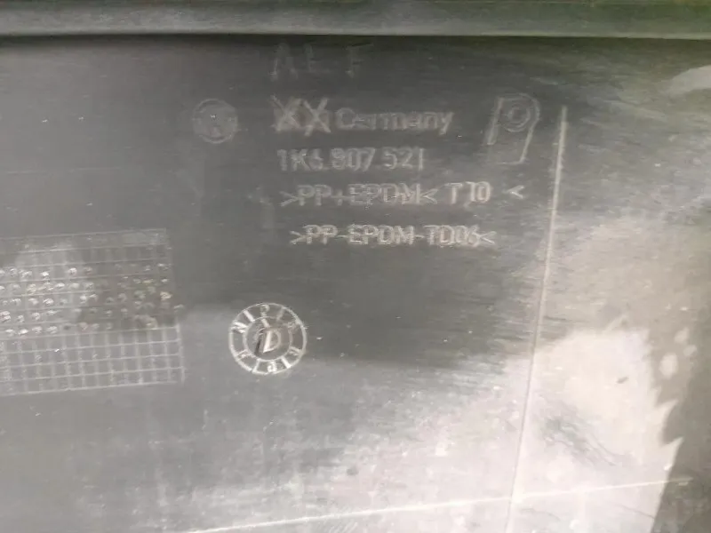 Paraurti POST 1K6807521 Volkswagen GOLF V 2004