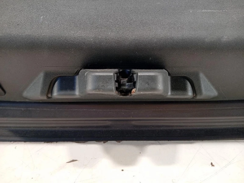 Portello POST LR139432 Land Rover Discovery V Sport 2019