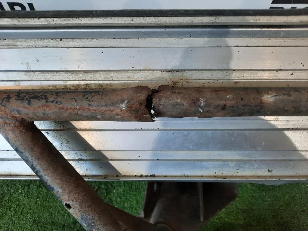 Pedana Battitacco ANT SX Nissan Navara 2000