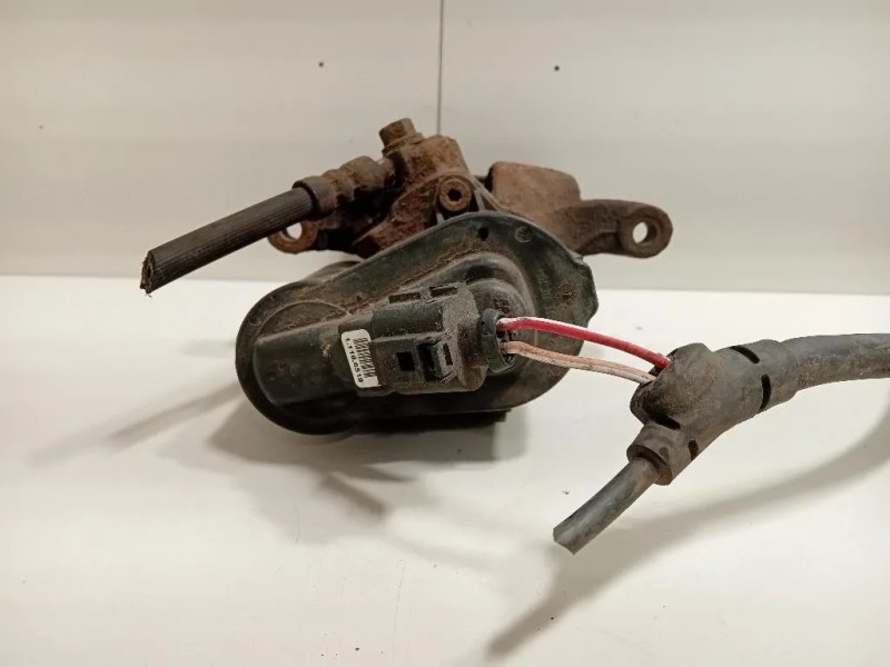 Pinza Freno POST SX 32332267J Volkswagen Passat VI 2011