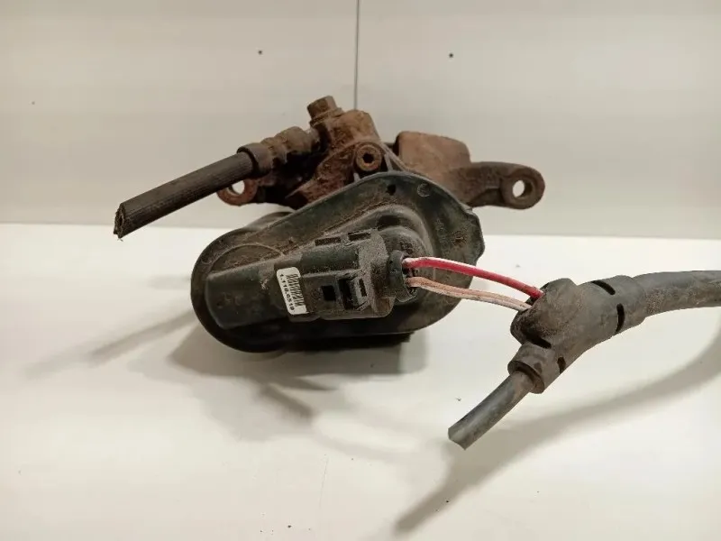 Pinza Freno POST SX 32332267J Volkswagen Passat VI 2011