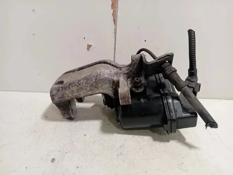 Pinza Freno POST SX 32330208 D Volkswagen Passat VI 2011