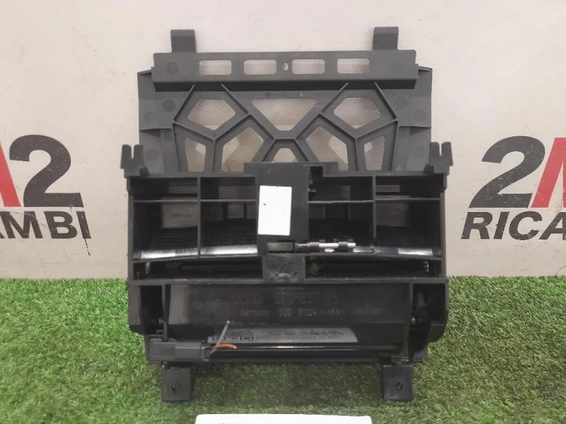 Posacenere 8P0857951 Audi A3 8PA Sportback 2008