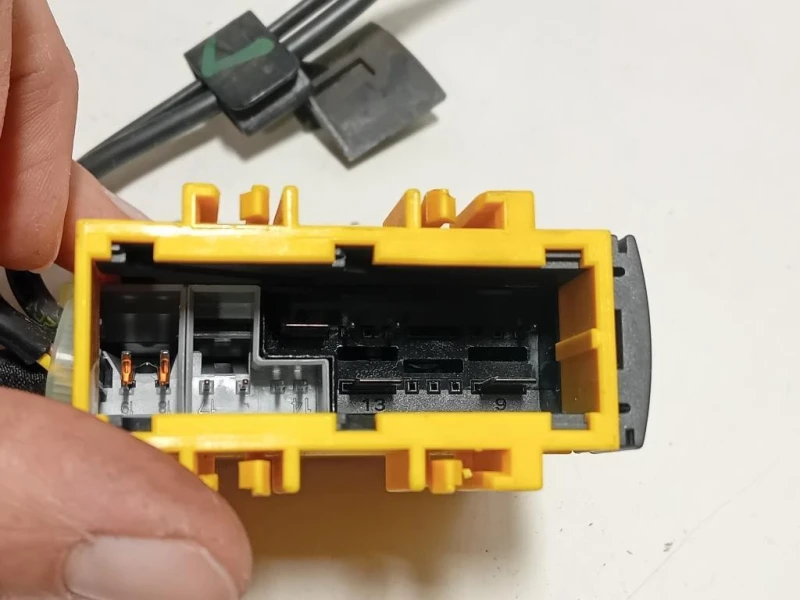 Pretensionatore Destro 33040941 Bmw Serie 1 E87 Berlina 2005