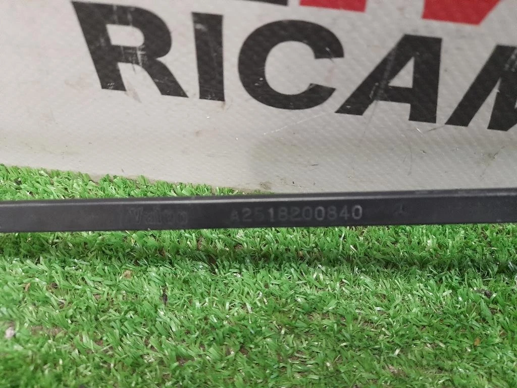 Braccio Tergicristallo Parabrezza DX A2518200840 DX Mercedes Classe R W251 2006