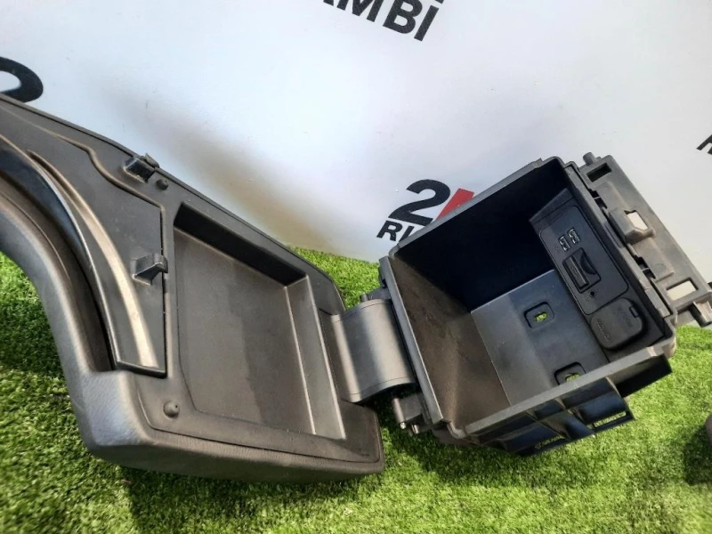 Bracciolo Completo BAEK64420B02 Mazda 3 III 2016