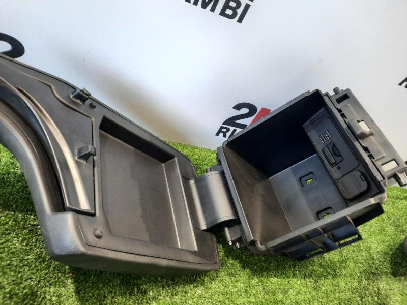 Bracciolo Completo BAEK64420B02 Mazda 3 III 2016