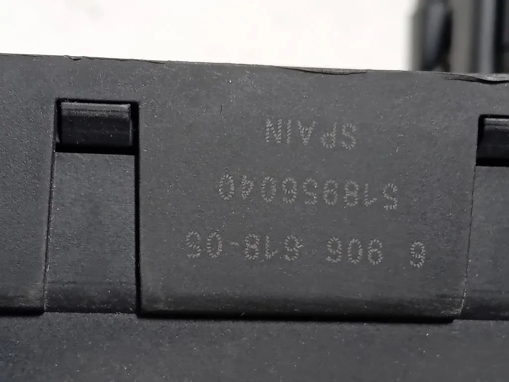 Centralina Scatola Fusibili 690661901 Bmw Serie 5 E60 Berlina 2004