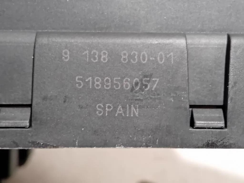 Centralina Scatola Fusibili 690661901 Bmw Serie 5 E60 Berlina 2004