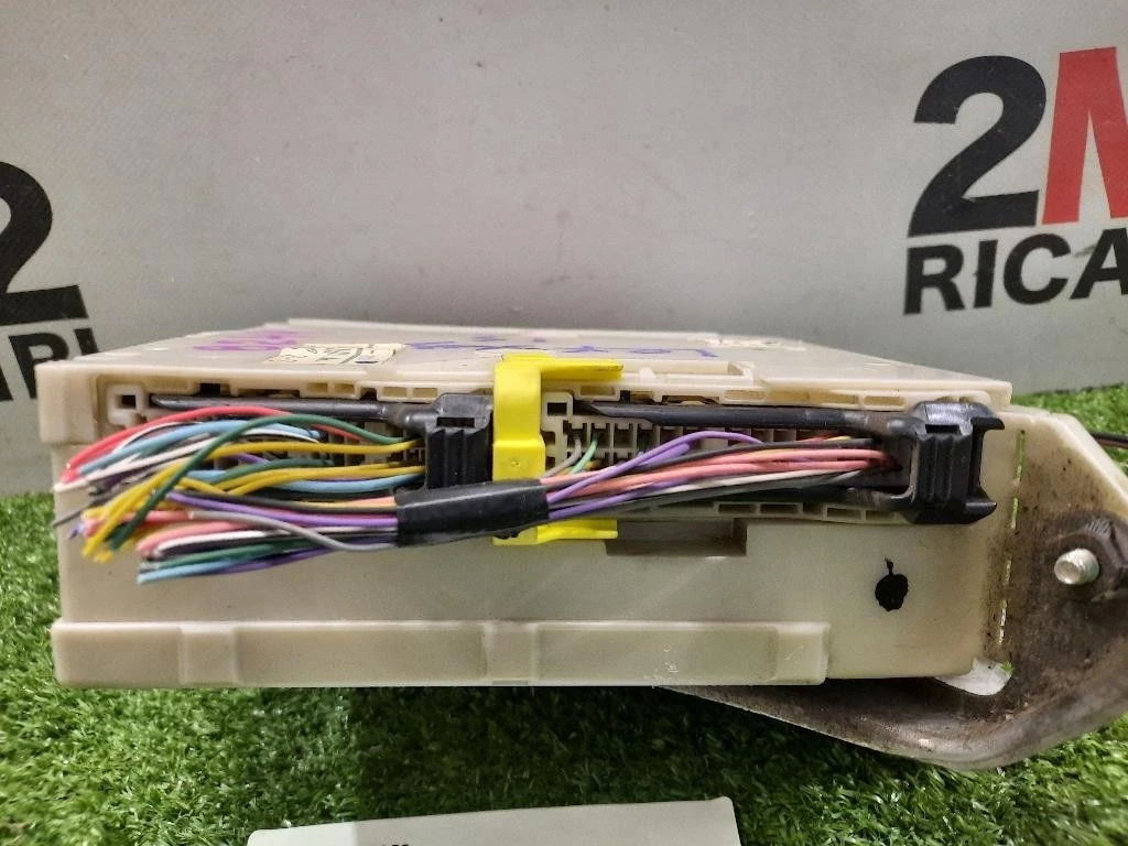 Centralina Scatola Fusibili 8273053050 Lexus Serie IS II 2006