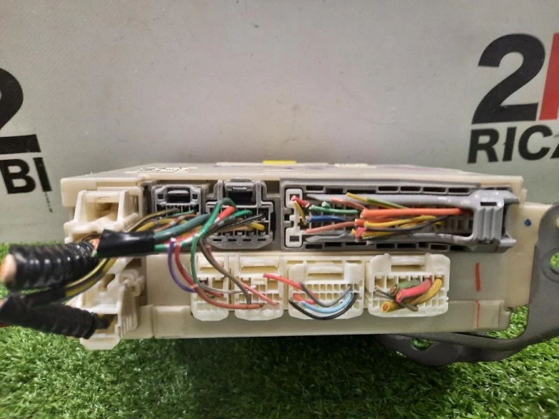 Centralina Scatola Fusibili 8273053050 Lexus Serie IS II 2006