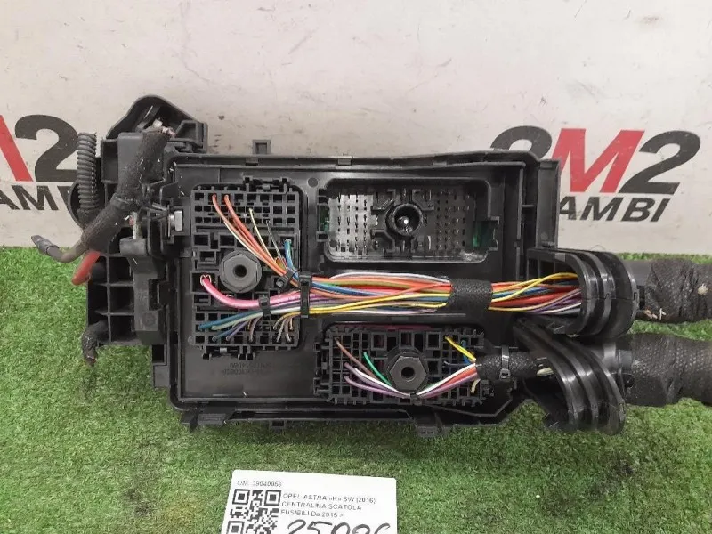Centralina Scatola Fusibili 39040853 Opel Astra K SW 2016