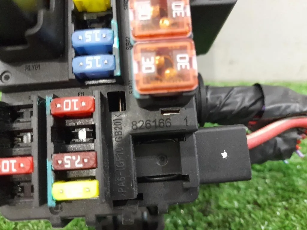 Centralina Scatola Fusibili 826166 Opel Mokka 2013