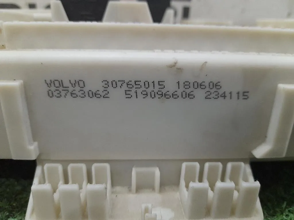 Centralina Scatola Fusibili 30765015 Volvo V50 2004