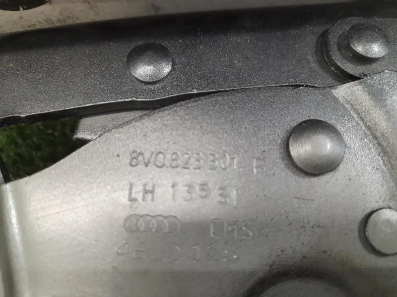 Cerniera Cofano ANT SX 8V0823301F 8V0823823F Audi A3 8VA Sportback 2012