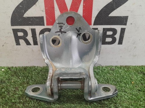 Cerniera Porta INF ANT SX MB574273 ANT SX Mitsubishi L200 II 1997