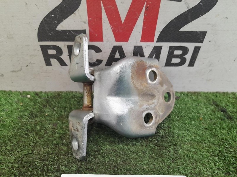 Cerniera Porta INF ANT SX MB574273 ANT SX Mitsubishi L200 II 1997