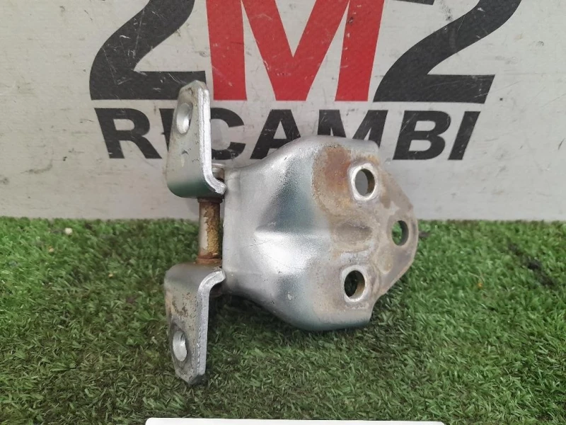 Cerniera Porta INF ANT SX MB574273 ANT SX Mitsubishi L200 II 1997