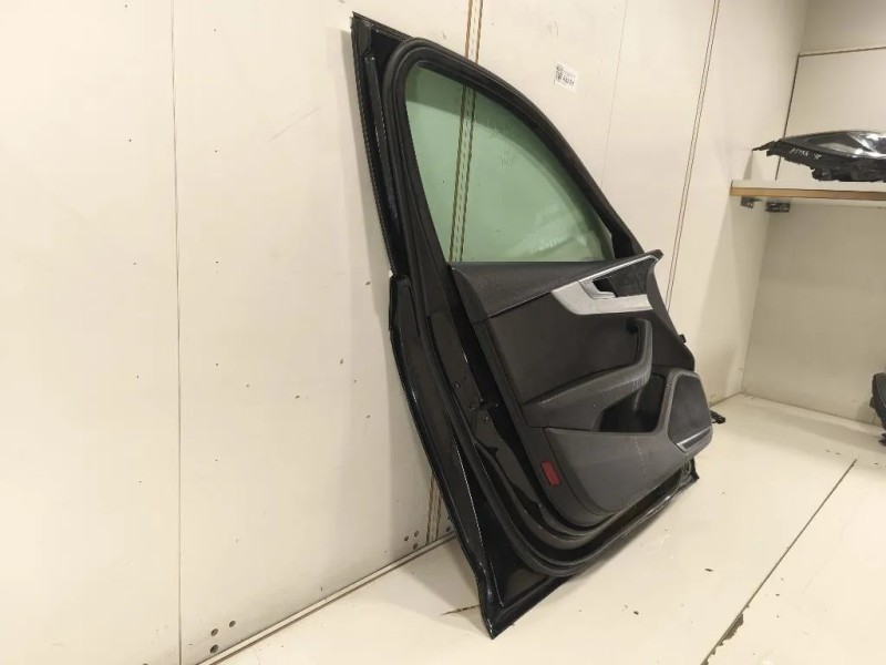 Porta ANT SX 8W0831051 Audi A4 8W2 2015