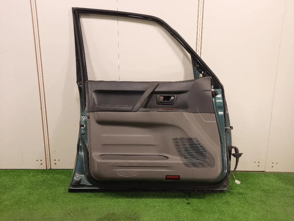 Porta ANT SX 5700A883 Mitsubishi Pajero III 2000