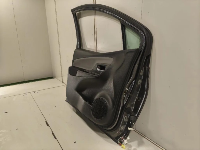 Porta ANT SX 670020D500 Toyota Yaris IV 2017