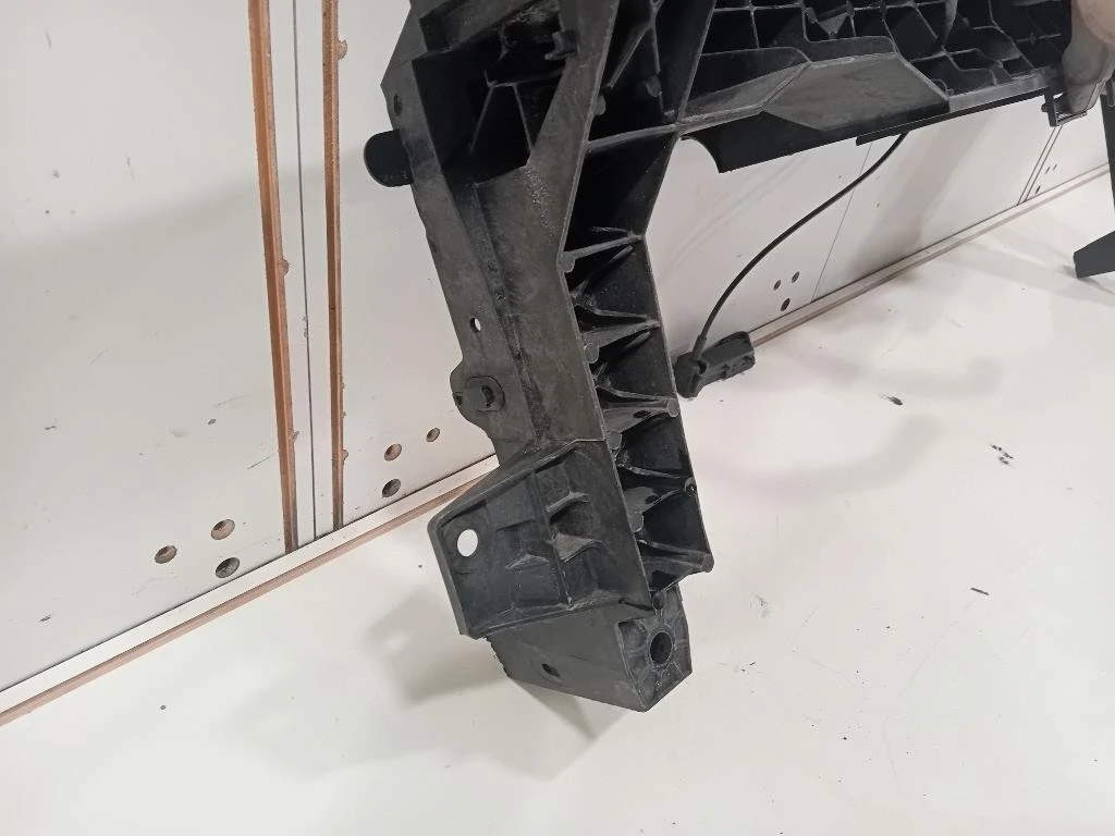 Rivestimento Frontale Parte SUP ANT RIVESTIMENTO FRONTALE PARTE SUP ANT Opel Vivaro A 2007