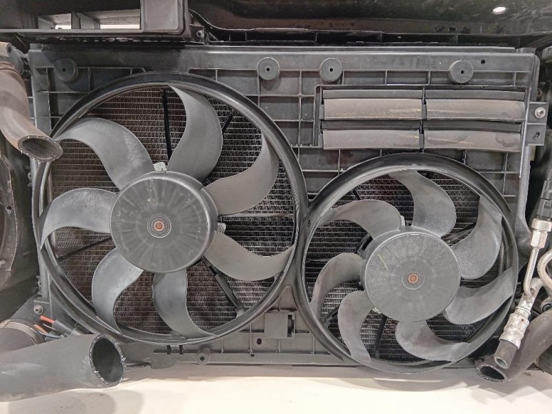 Rivestimento Frontale ANT 1K0 121 205 AD Volkswagen GOLF V 2004