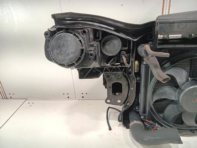 Rivestimento Frontale ANT 1K0 121 205 AD Volkswagen GOLF V 2004