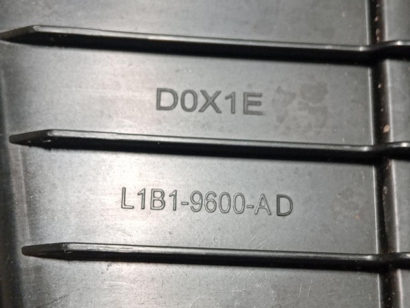Porta POST SX 8X4833051B Audi A1 8XA Sportback 2012 Porta POST SX 8X4833051B Audi A1 8XA Sportback 2012