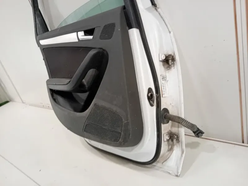 Porta POST SX 8K5833051C Audi A4 8K2 2008