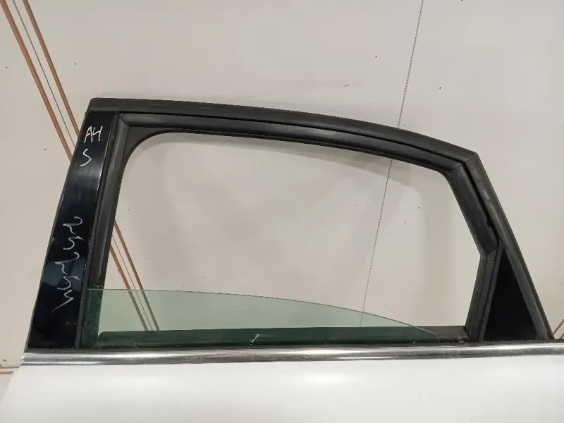 Porta POST SX 8K5833051C Audi A4 8K2 2008