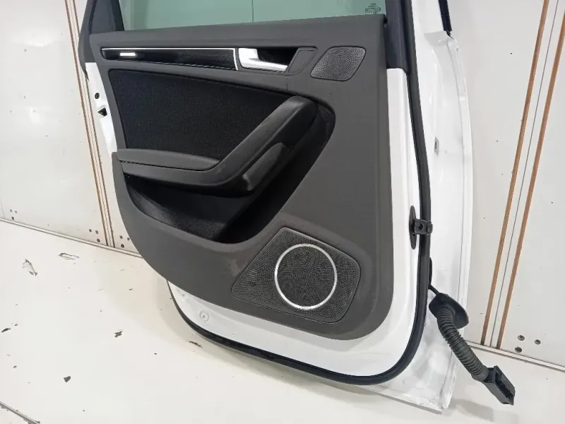 Porta POST SX 8K5833051C Audi A4 8K2 2008