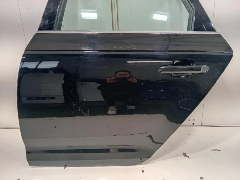 Porta POST SX 8W5833051B Audi A4 8W2 2015