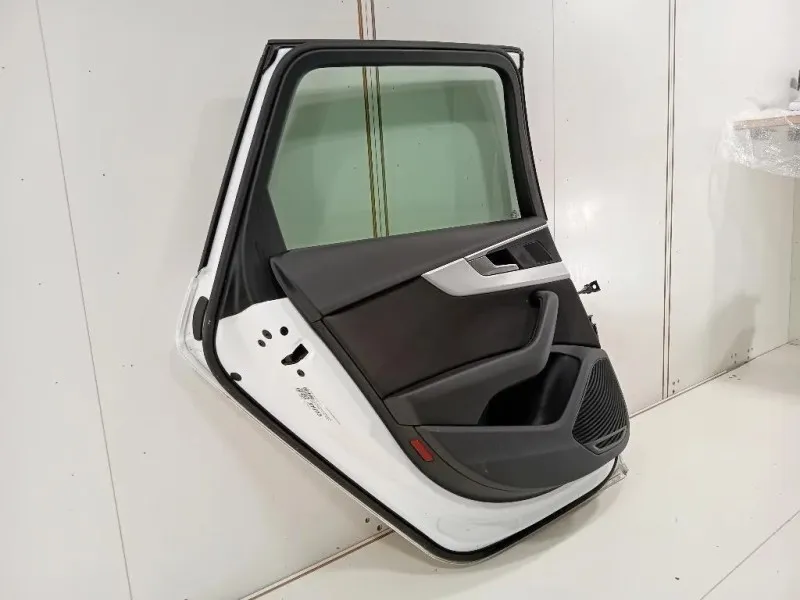 Porta POST SX 8W9833051A Audi A4 8W5 Avant 2015