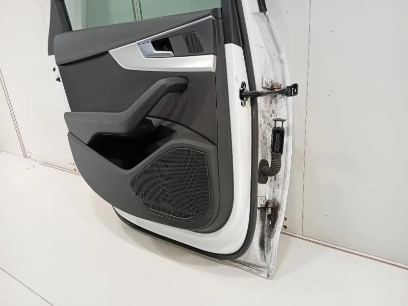 Porta POST SX 8W9833051A Audi A4 8W5 Avant 2015