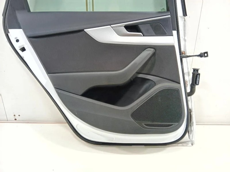 Porta POST SX 8W9833051A Audi A4 8W5 Avant 2015