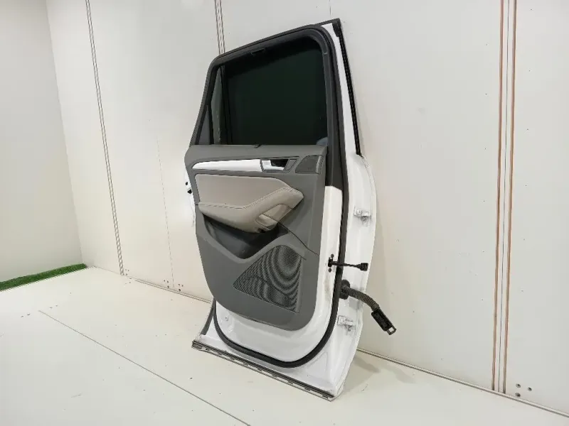 Porta POST SX 8R0833051B Audi Q5 8RB 2012