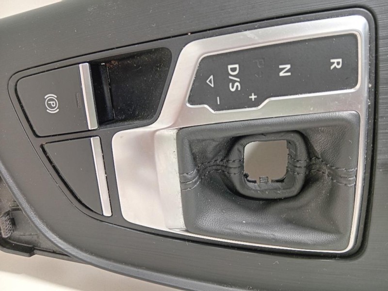 Console Centrale 8W1864261C Audi A4 8W5 Avant 2015