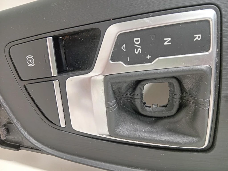 Console Centrale 8W1864261C Audi A4 8W5 Avant 2015