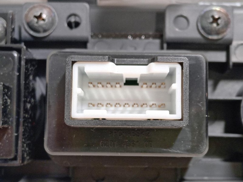 Console Centrale 84630-3UBA0 Kia Sportage III 2010