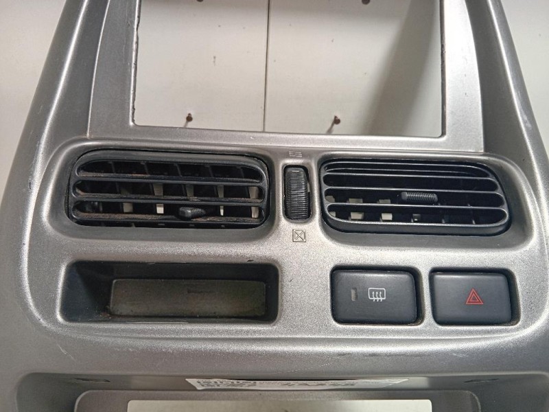 Console Centrale 68260 VJ200 Nissan Navara 2010