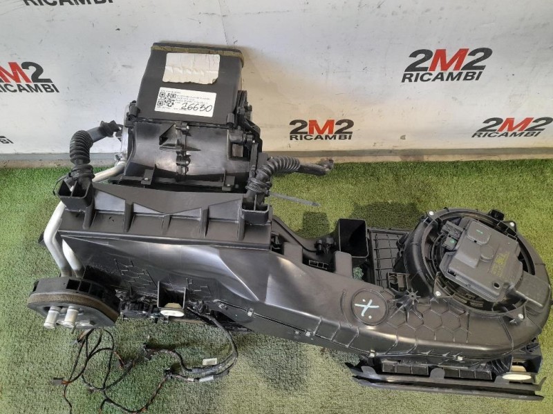 Porta POST SX 82101EB30J Nissan Navara 2010