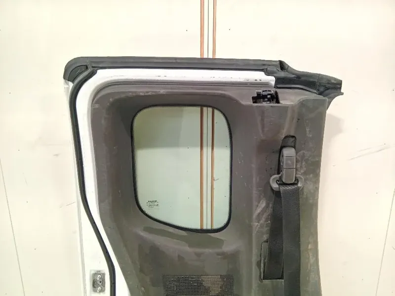 Porta POST SX 82101EB30J Nissan Navara 2010