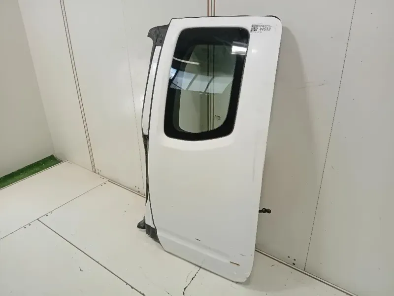 Porta POST SX 82101EB30J Nissan Navara 2010