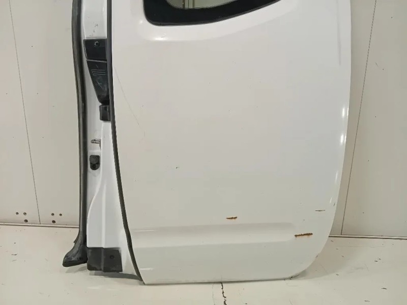 Porta POST SX 82101EB30J Nissan Navara 2010