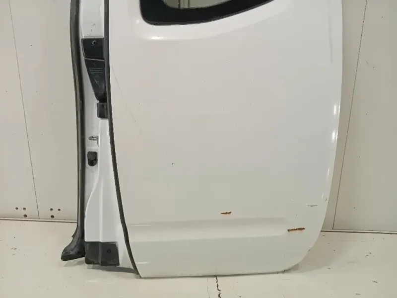 Porta POST SX 82101EB30J Nissan Navara 2010