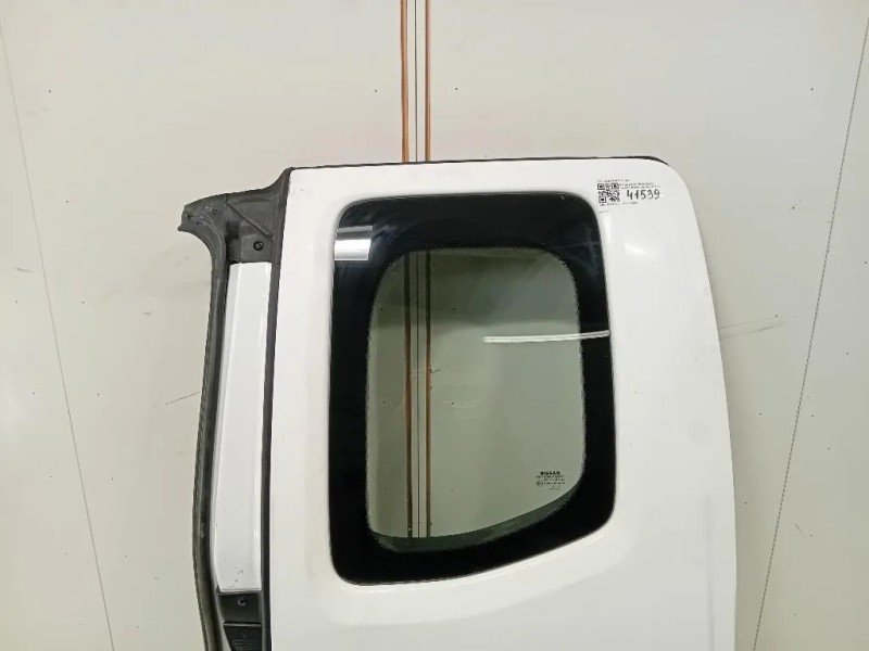 Porta POST SX 82101EB30J Nissan Navara 2010