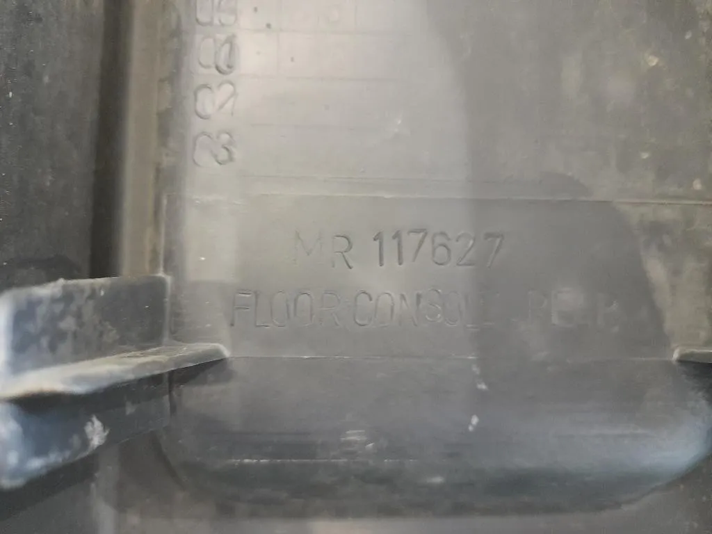 Console Centrale POST MR117627 Mitsubishi L200 II 1997